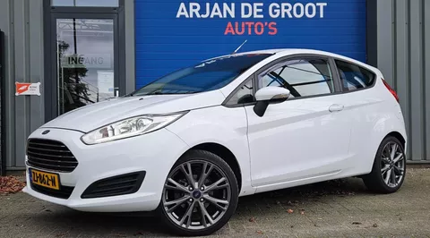 Ford Fiesta 1.25 60PK Airco Led Usb 17&quot; LM velgen 4 cilinder! Trekhaak